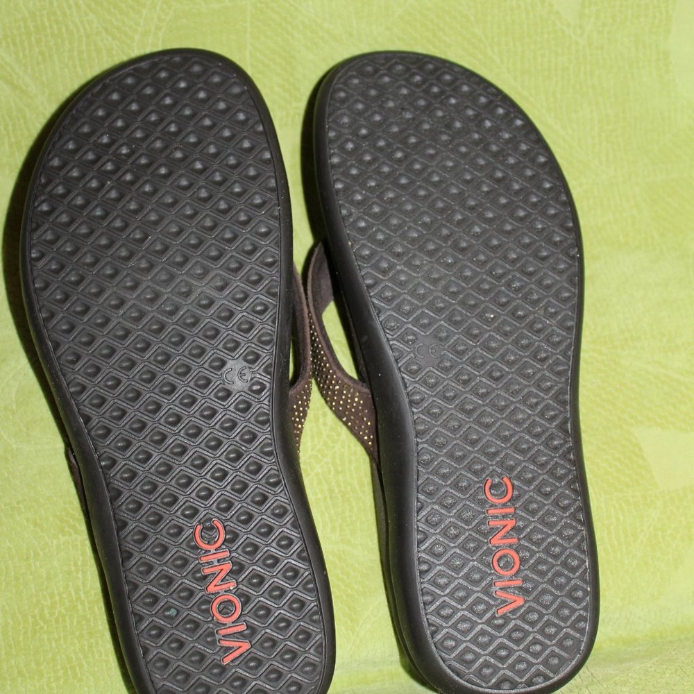 Vionic flip flops - Picture 3 of 3